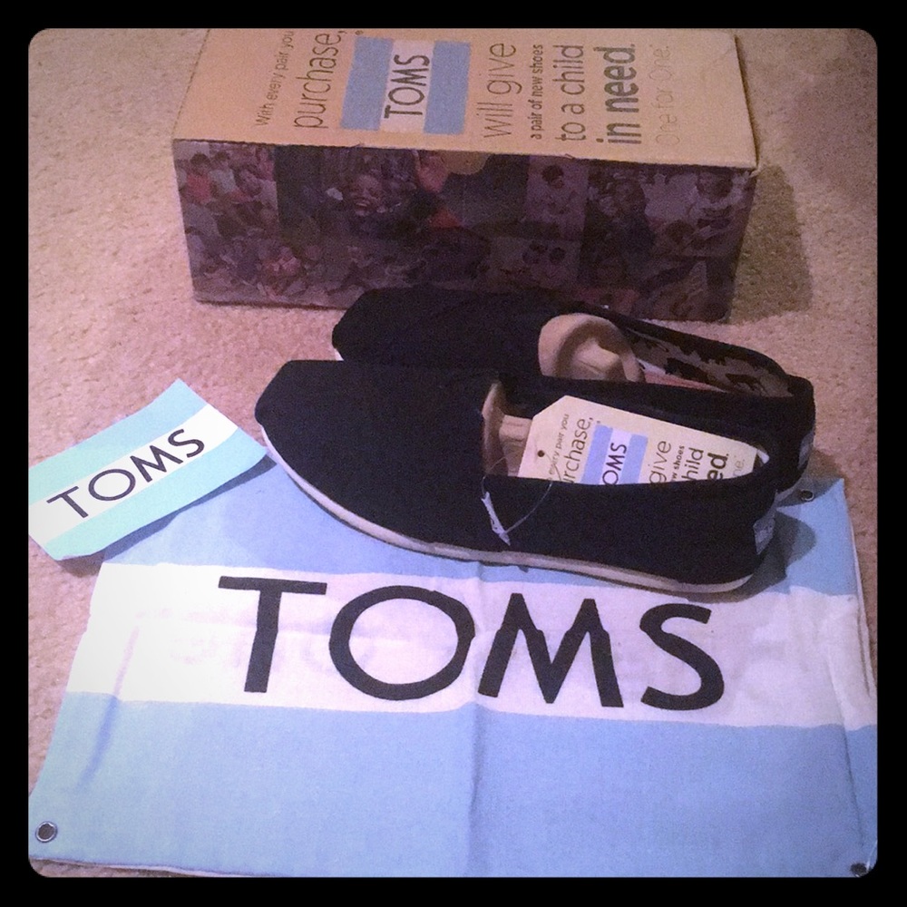 Toms black canvas NEW with tags 7.5 women’s